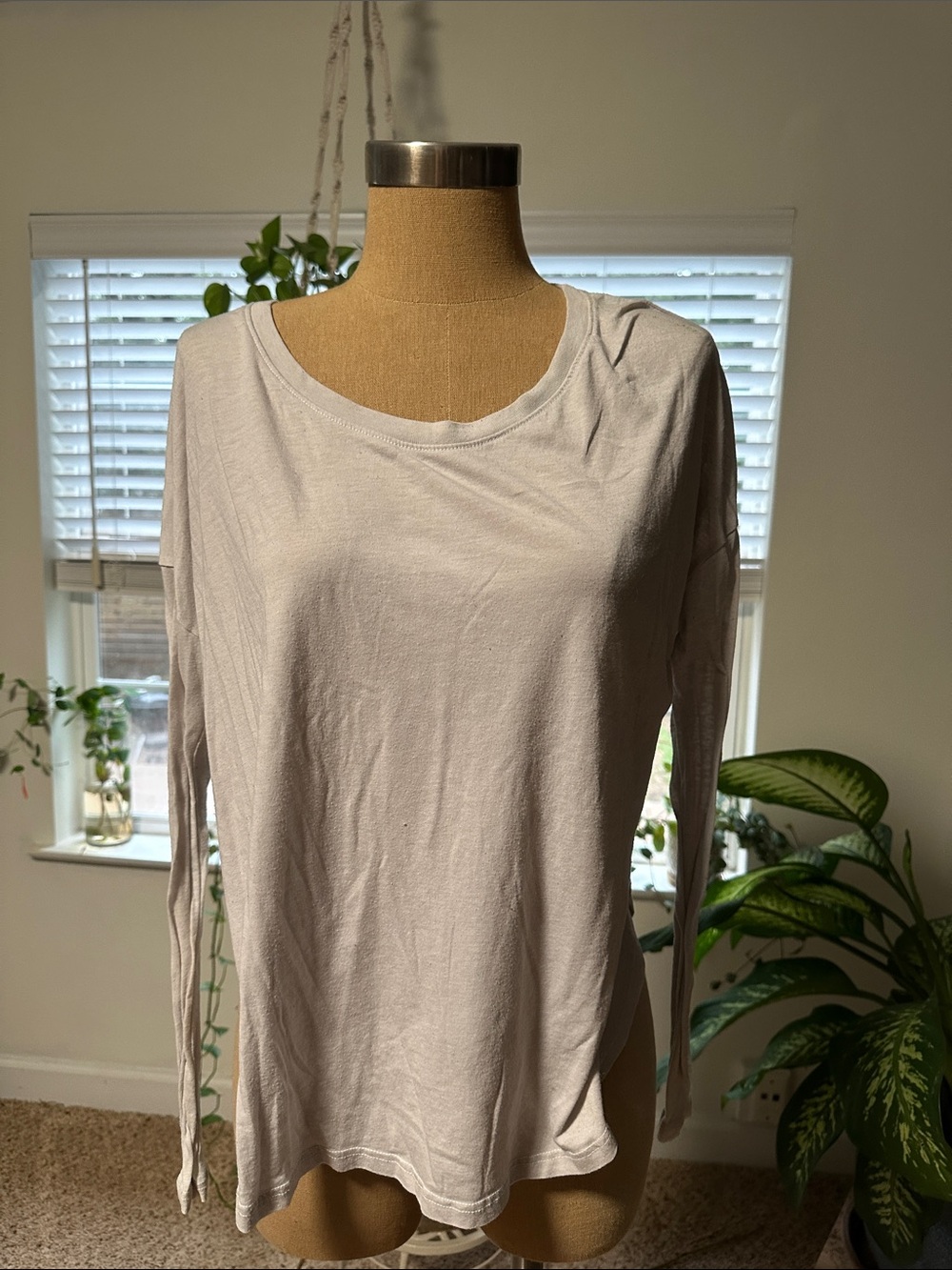 Light Gray Long-Sleeve Women's Top - Casual Scoop Neck